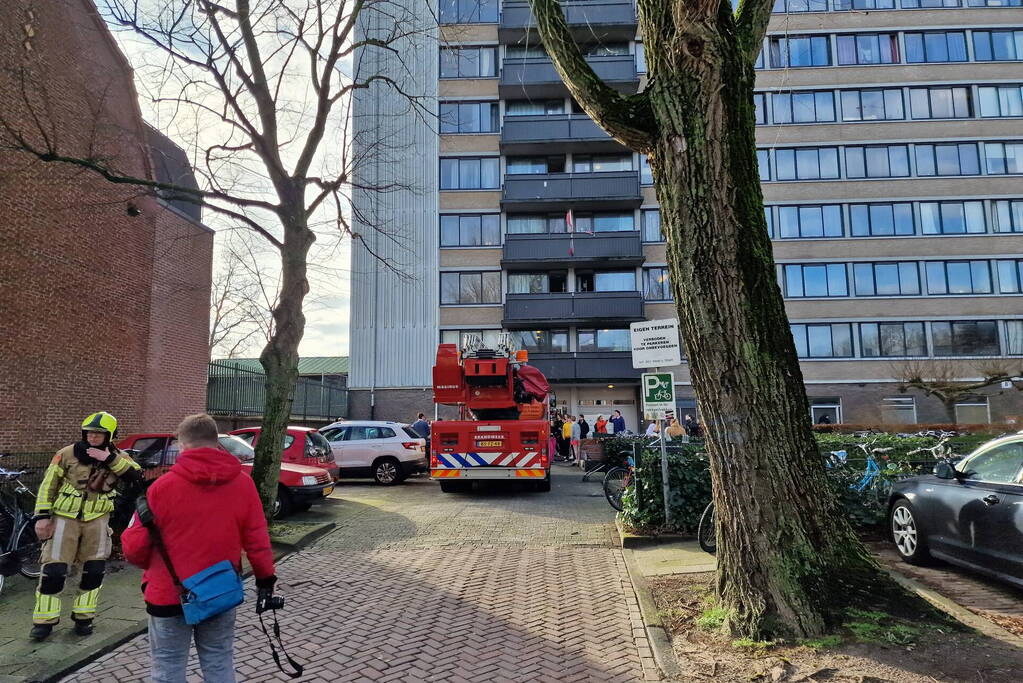 Flatgebouw ontruimd door brand