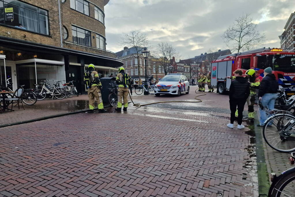 Fietsaccu vliegt al rijdend in brand