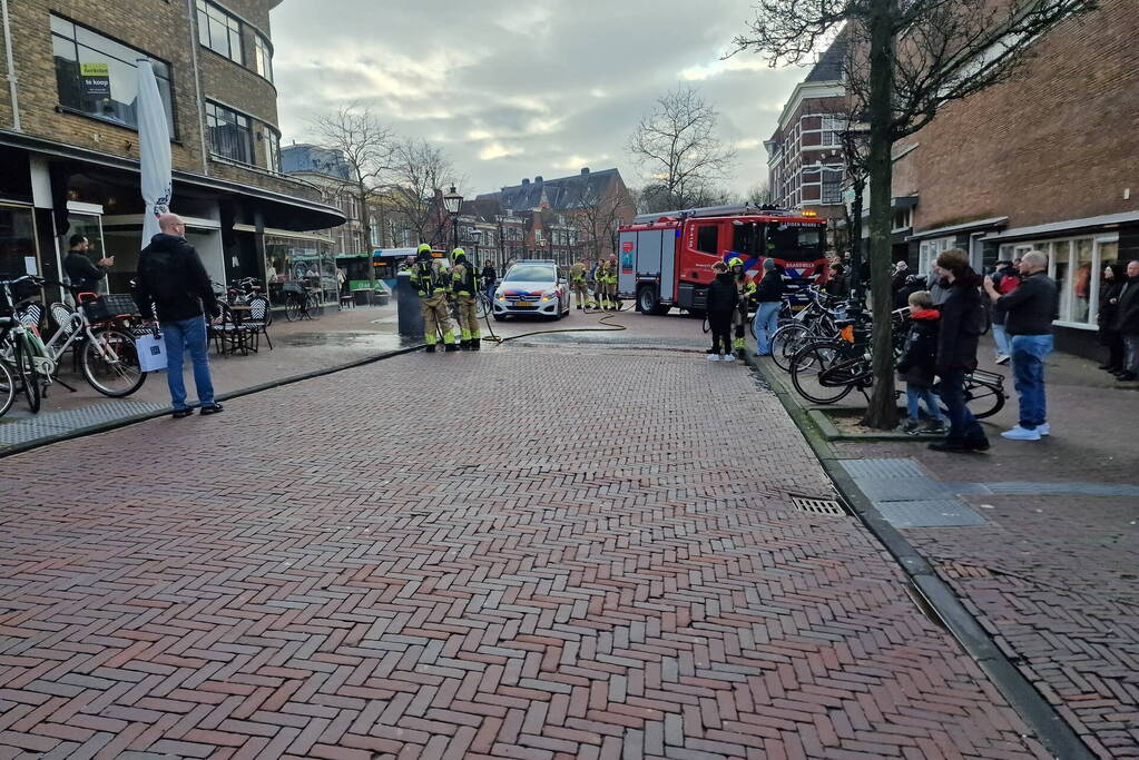 Fietsaccu vliegt al rijdend in brand