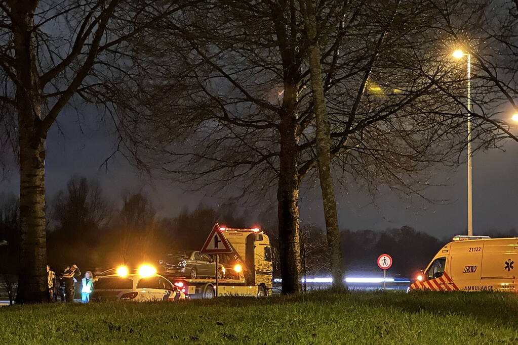 Taxi en personenwagen komen in botsing