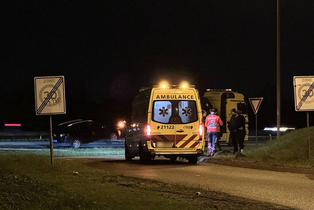 Taxi en personenwagen komen in botsing