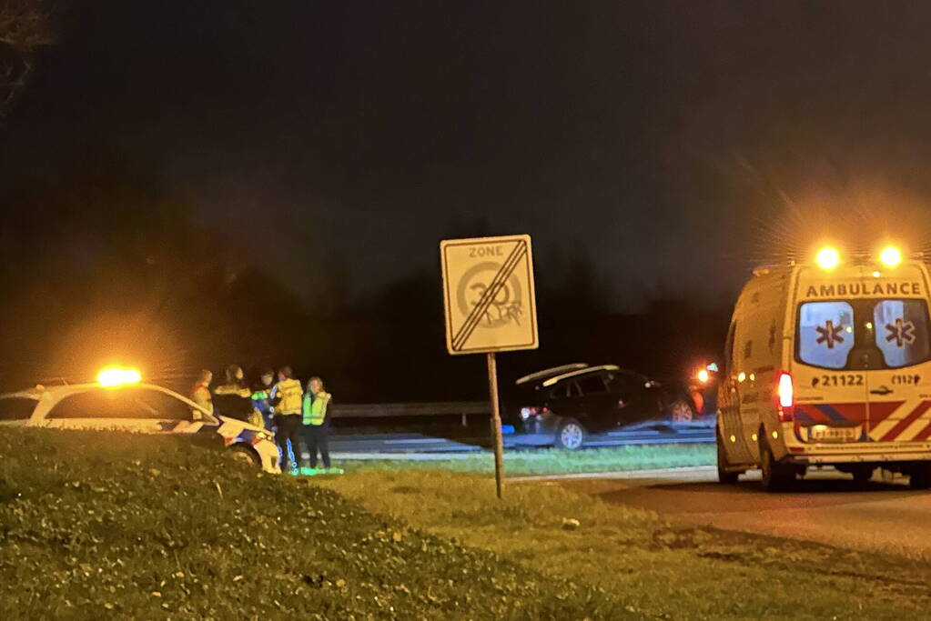 Taxi en personenwagen komen in botsing