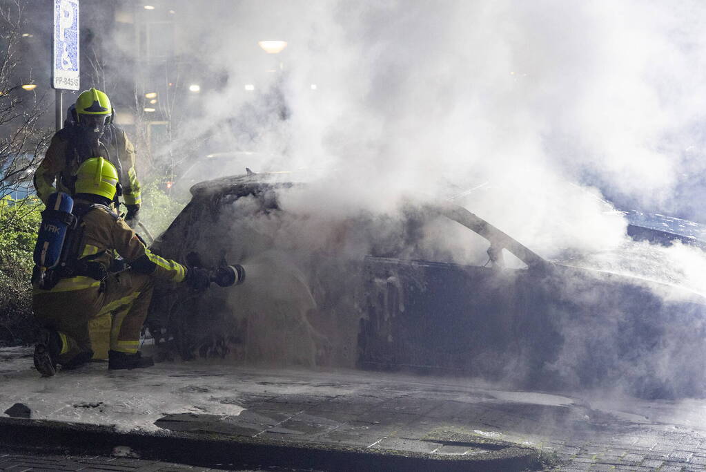 Personenwagen verwoest door brand