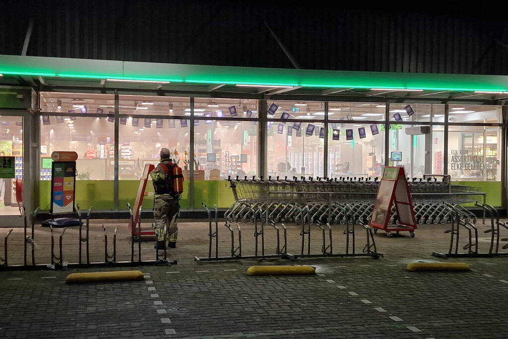 Hulpdiensten ingezet voor damp in supermarkt na springen van leiding