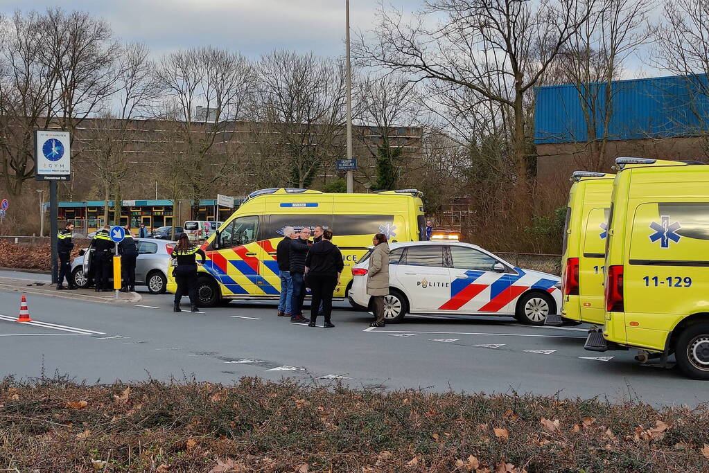 Twee gewonden nadat bestuurder macht over het stuur verliest