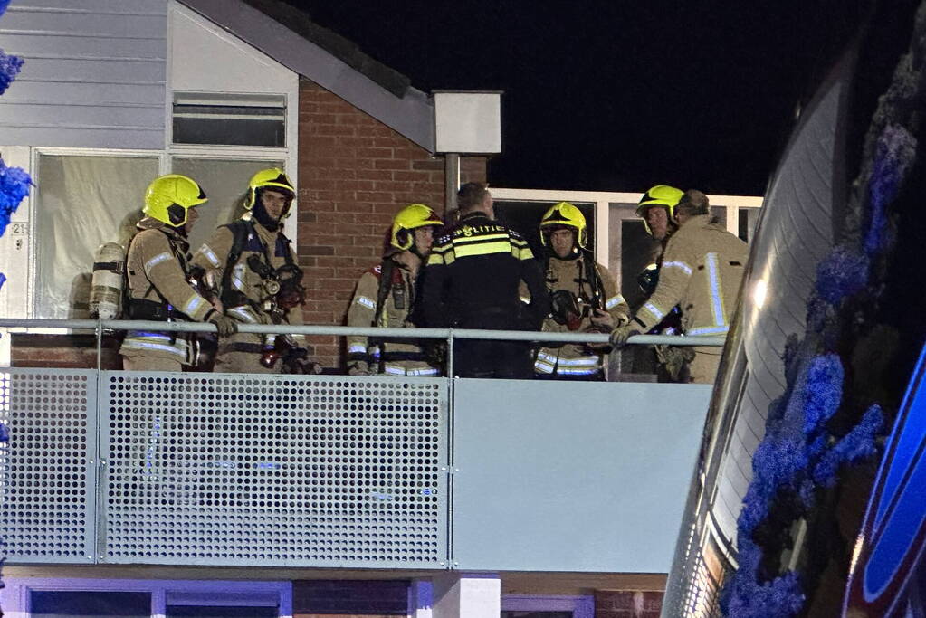 Rookontwikkeling bij brand op eerste verdieping van woning