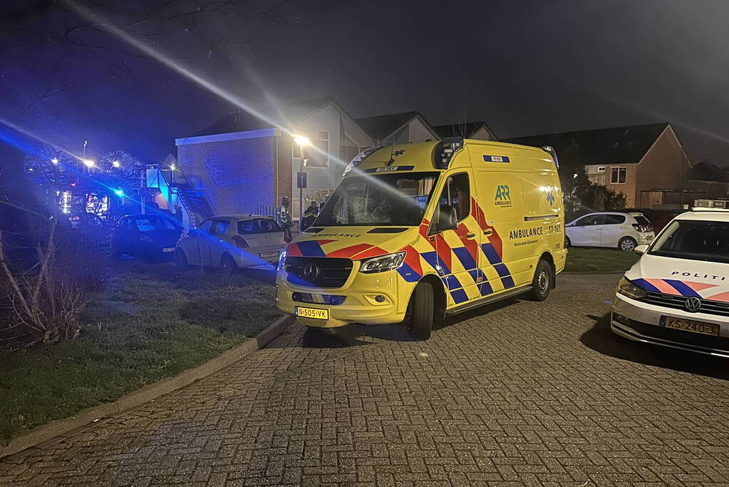 Rookontwikkeling bij brand op eerste verdieping van woning