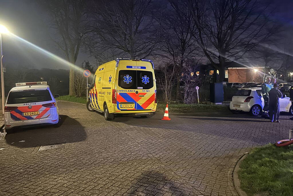 Rookontwikkeling bij brand op eerste verdieping van woning