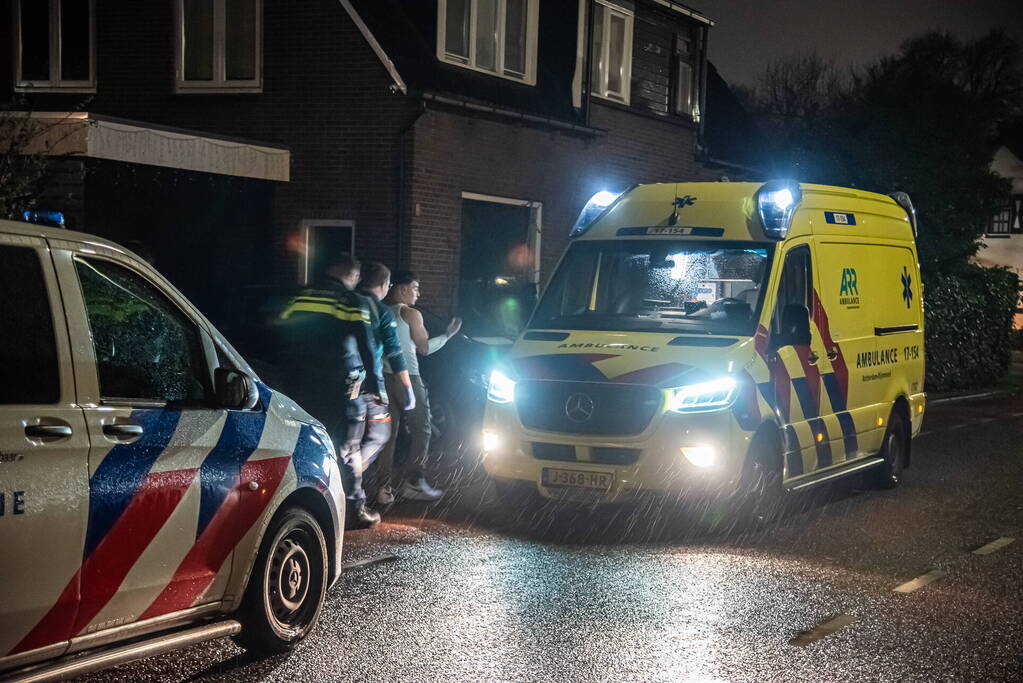 Jongen meldt zich met steekwond bij ouders