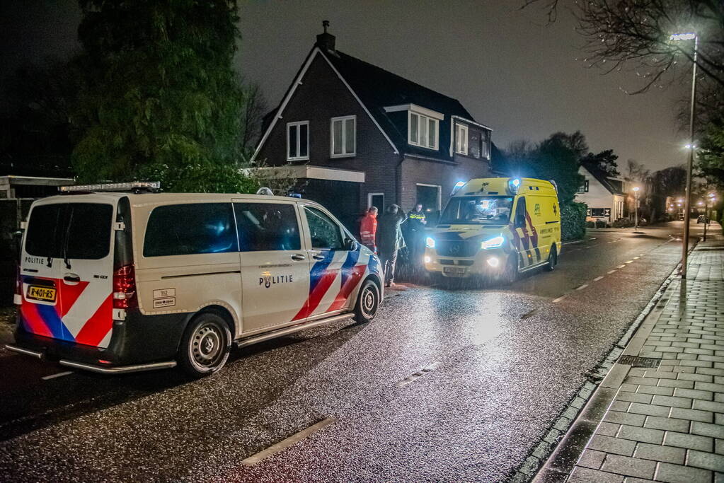 Jongen meldt zich met steekwond bij ouders