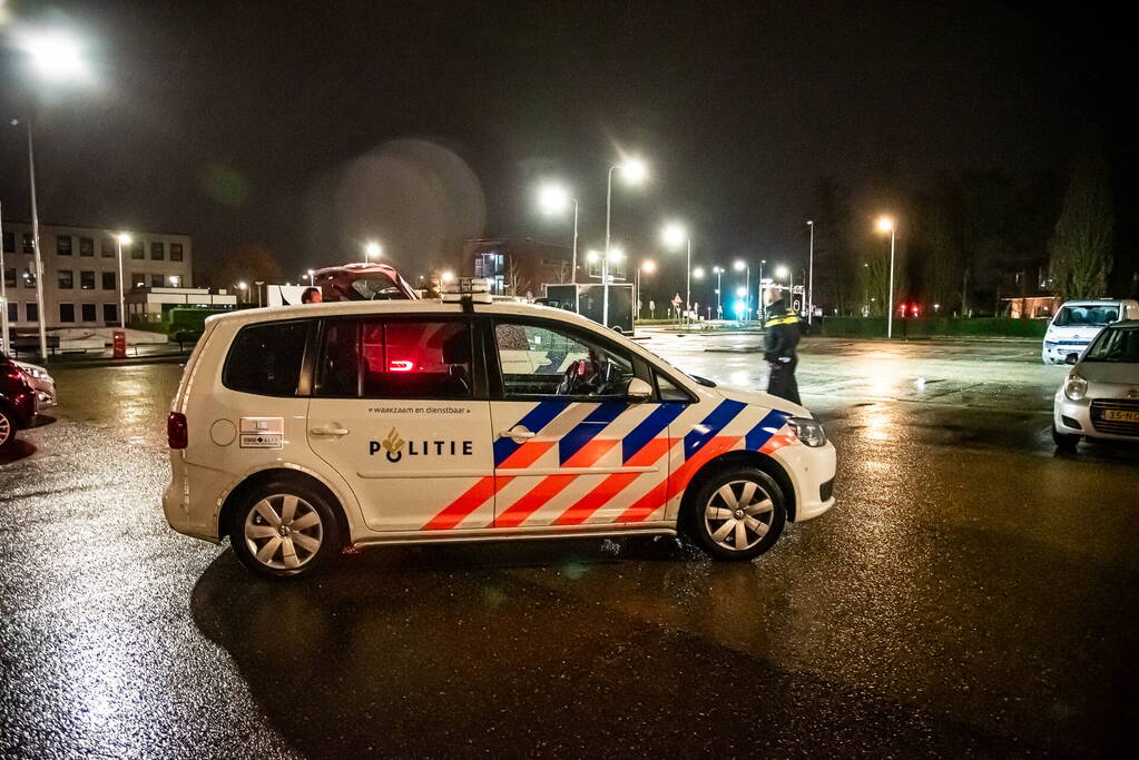 Jongen meldt zich met steekwond bij ouders