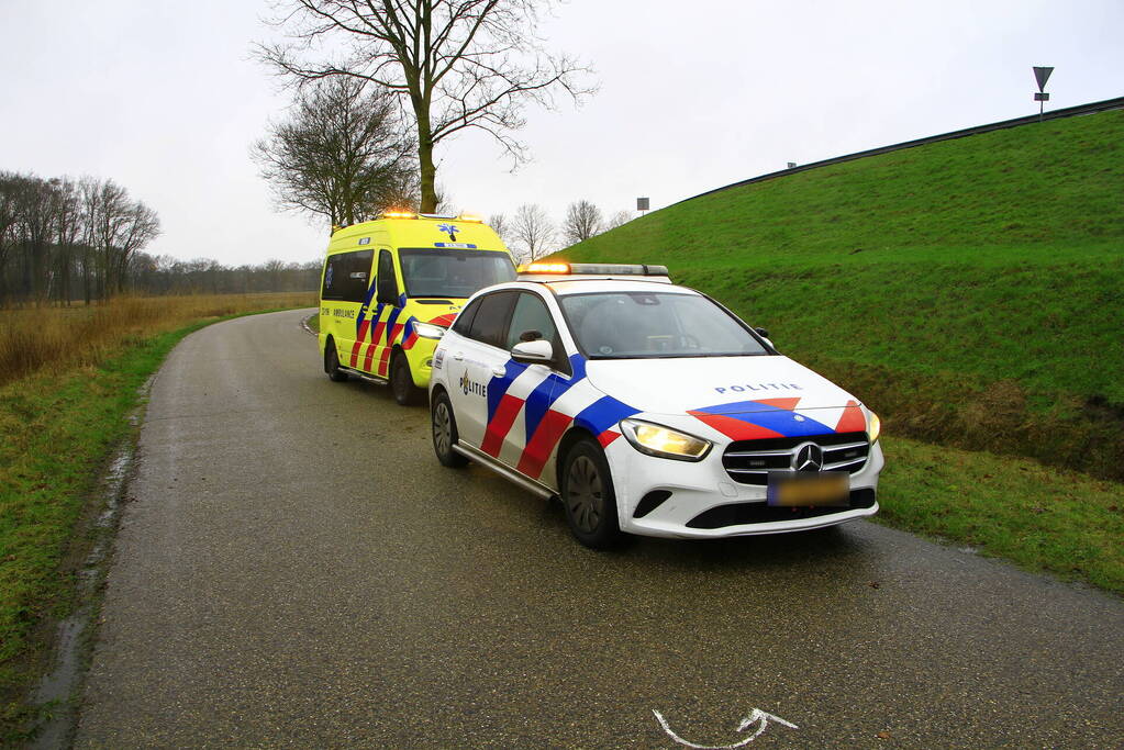 Automobilist verliest macht over stuur en belandt in sloot