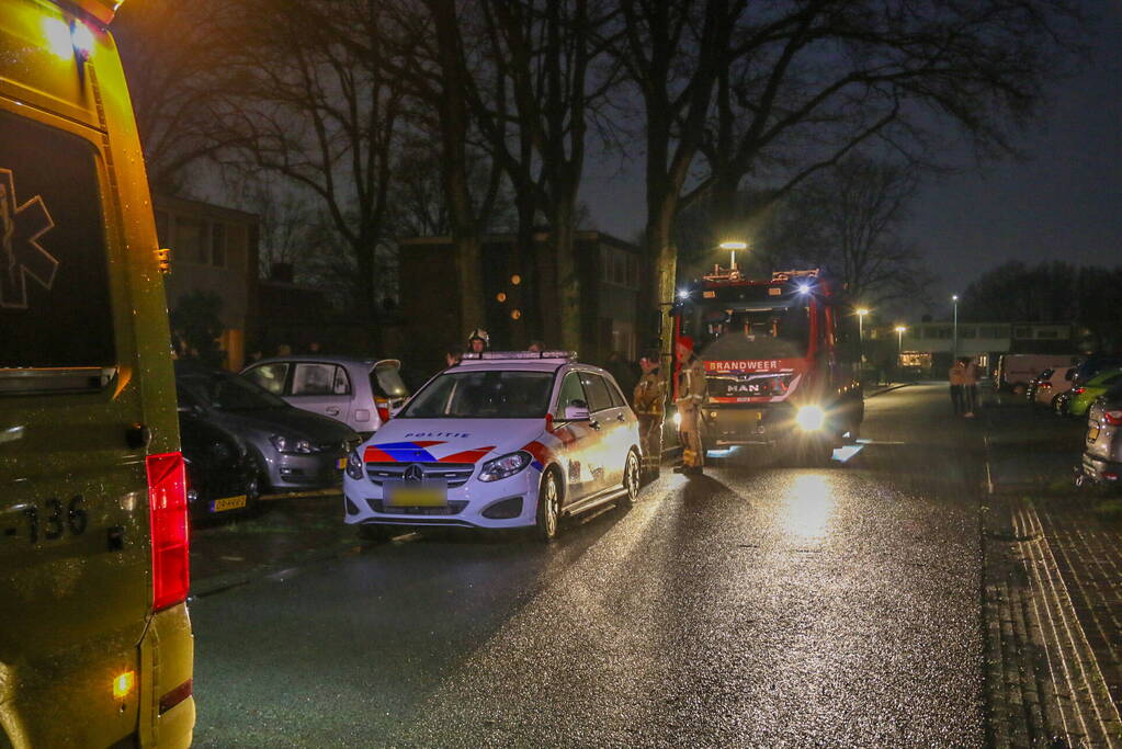 Bewoner en agenten gecontroleerd nadat bewoner onwel geworden is