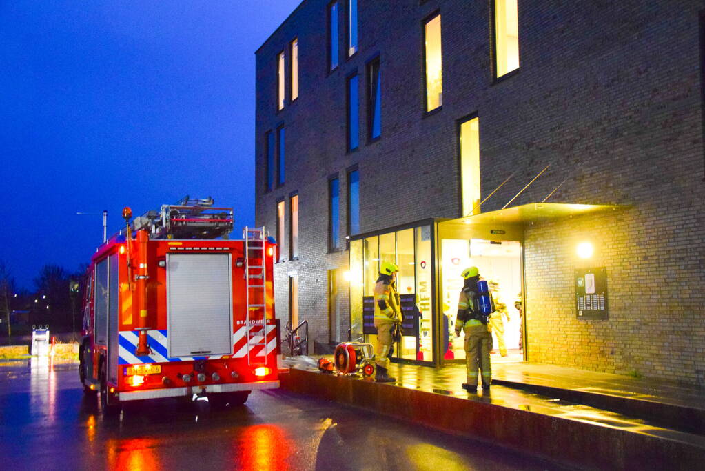 Brandweer ventileert appartement na aanbranden van eten