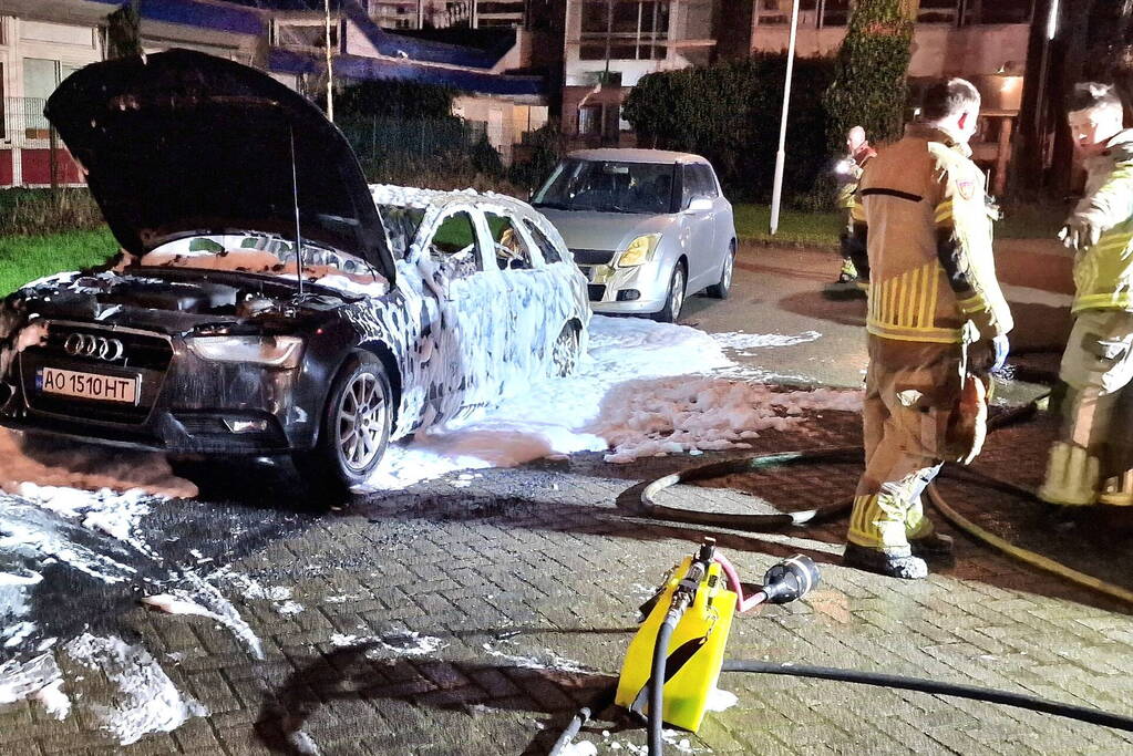 Buitenlandse Audi door brand verwoest