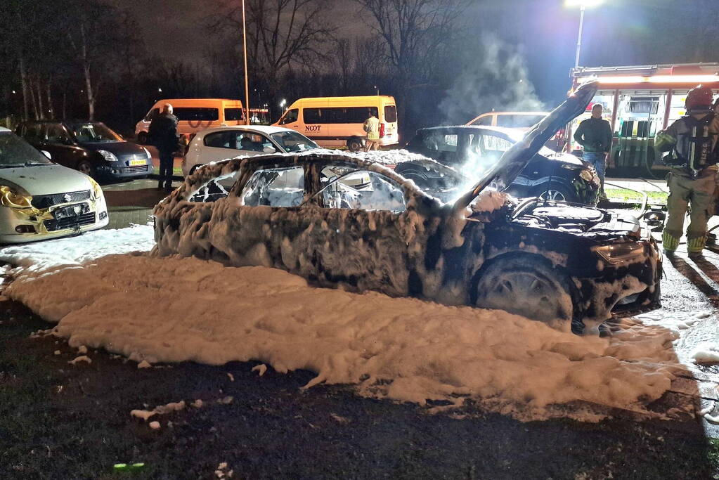 Buitenlandse Audi door brand verwoest