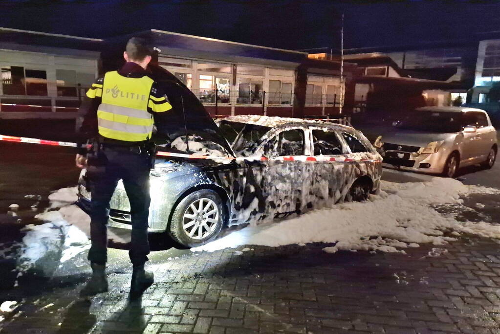 Buitenlandse Audi door brand verwoest