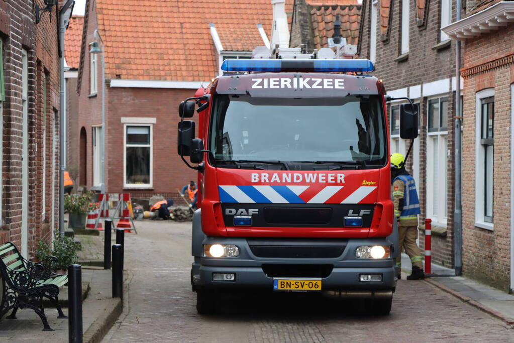 Brandweer verricht metingen naar gaslucht