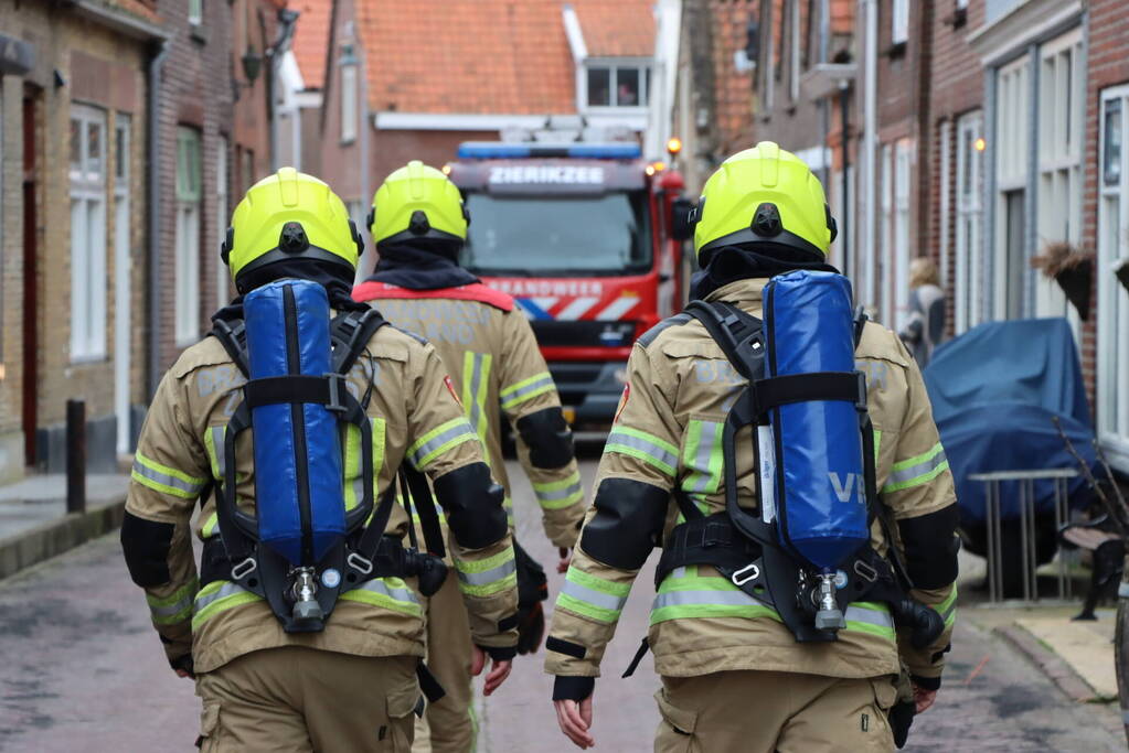 Brandweer verricht metingen naar gaslucht