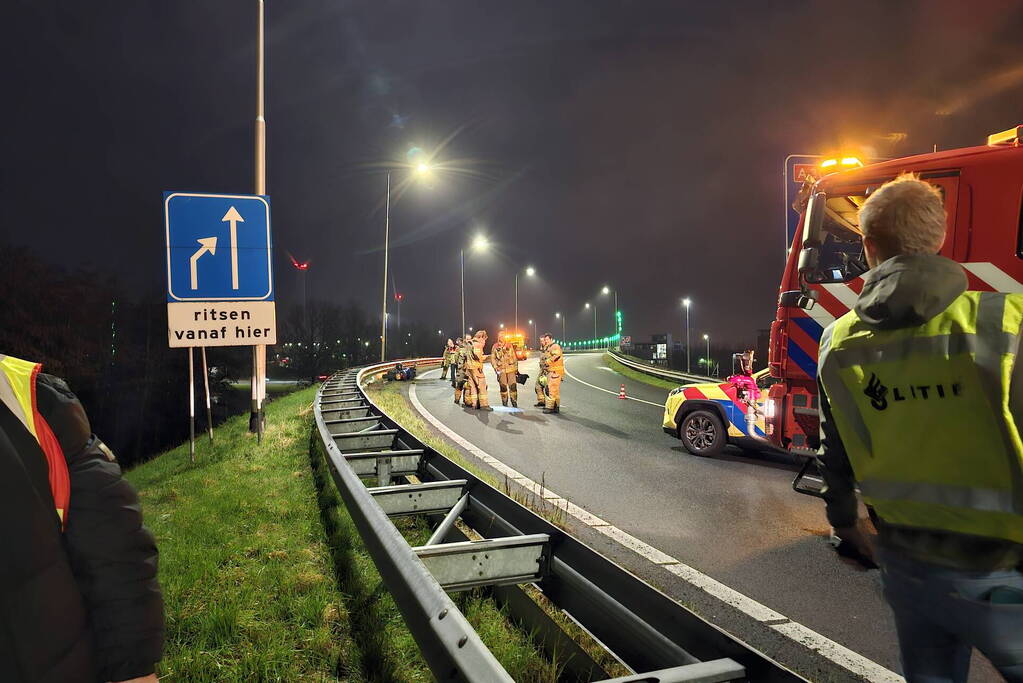 Motorrijder zwaargewond na val op snelweg