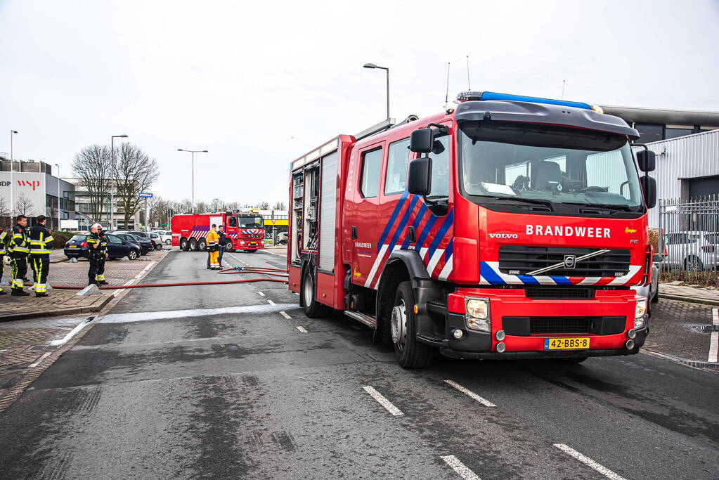 Lading van vuilniswagen vat vlam