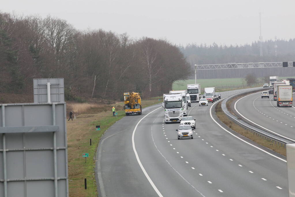 Mobiele kraan weggesleept na mogelijke brand