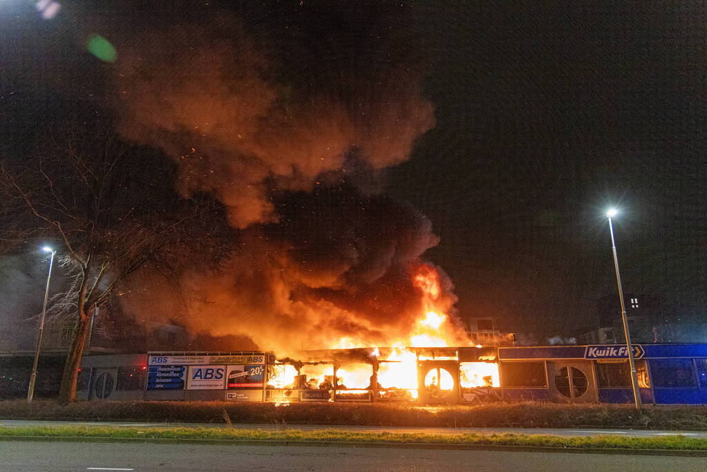 Zeer grote brand in Haarlemse winkel