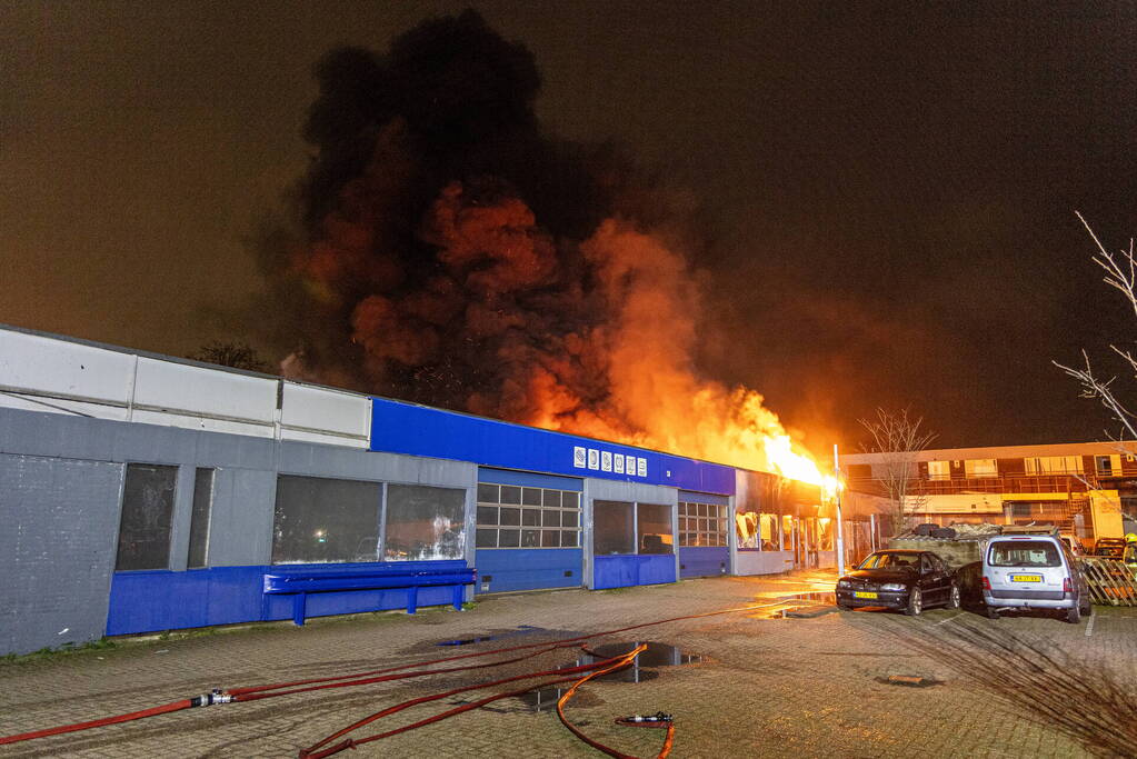 Zeer grote brand in Haarlemse winkel