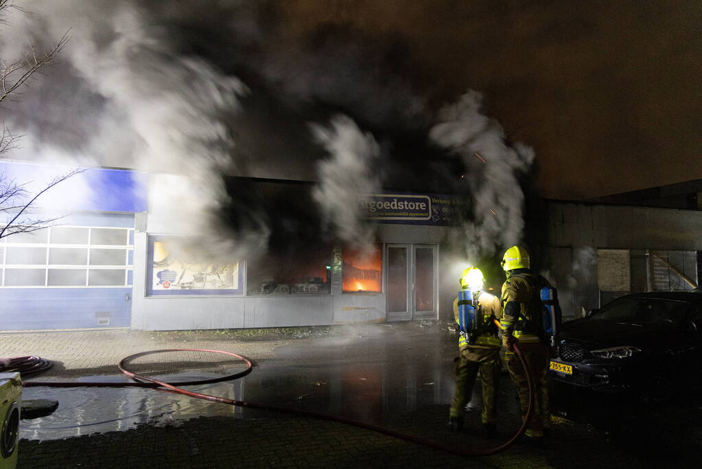 Zeer grote brand in Haarlemse winkel