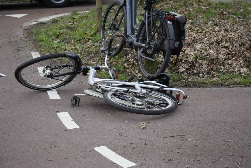 Fietser zwaargewond bij botsing met fietser