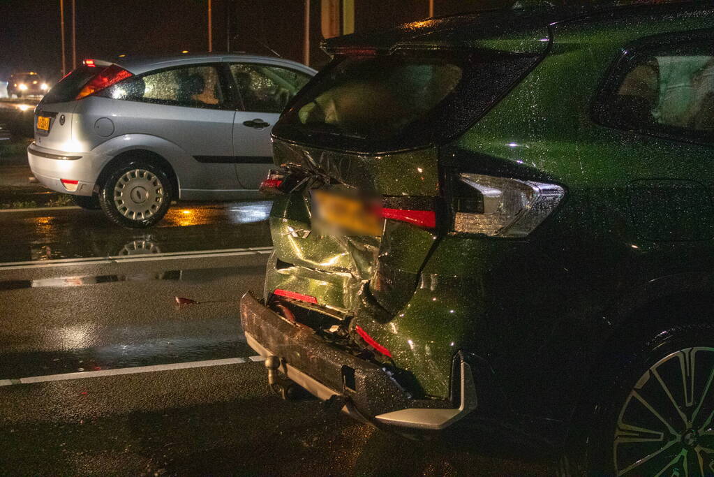 Fikse schade bij kop-staartbotsing voor verkeerslicht