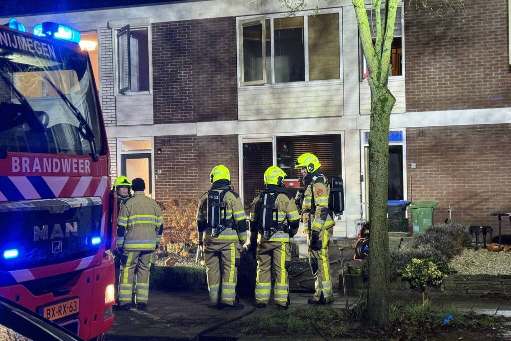 Veel rookontwikkeling bij brand op zolder