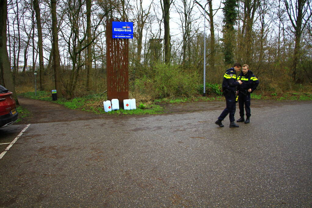 Verdacht materiaal gevonden in bosgebied