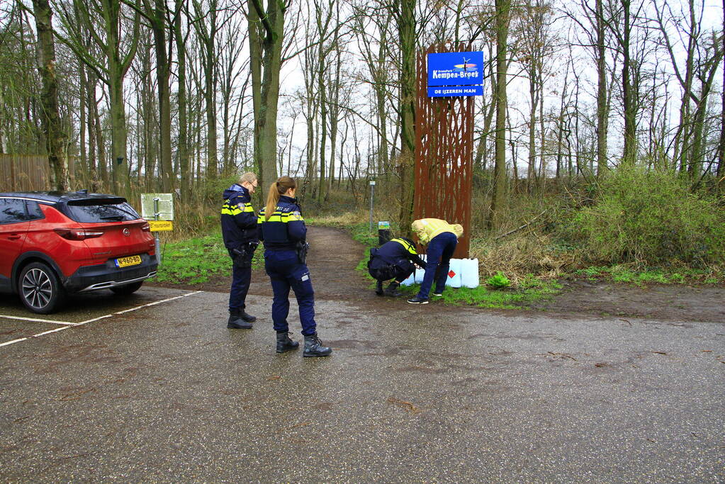 Verdacht materiaal gevonden in bosgebied