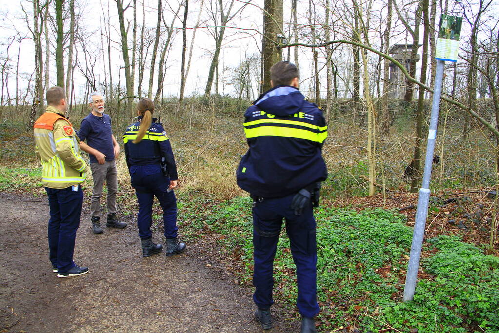 Verdacht materiaal gevonden in bosgebied