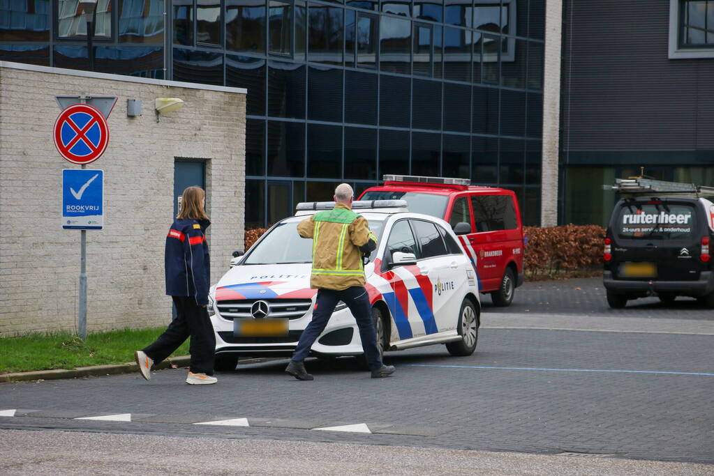 Veel hulpdiensten naar lekkage Universiteit Leiden