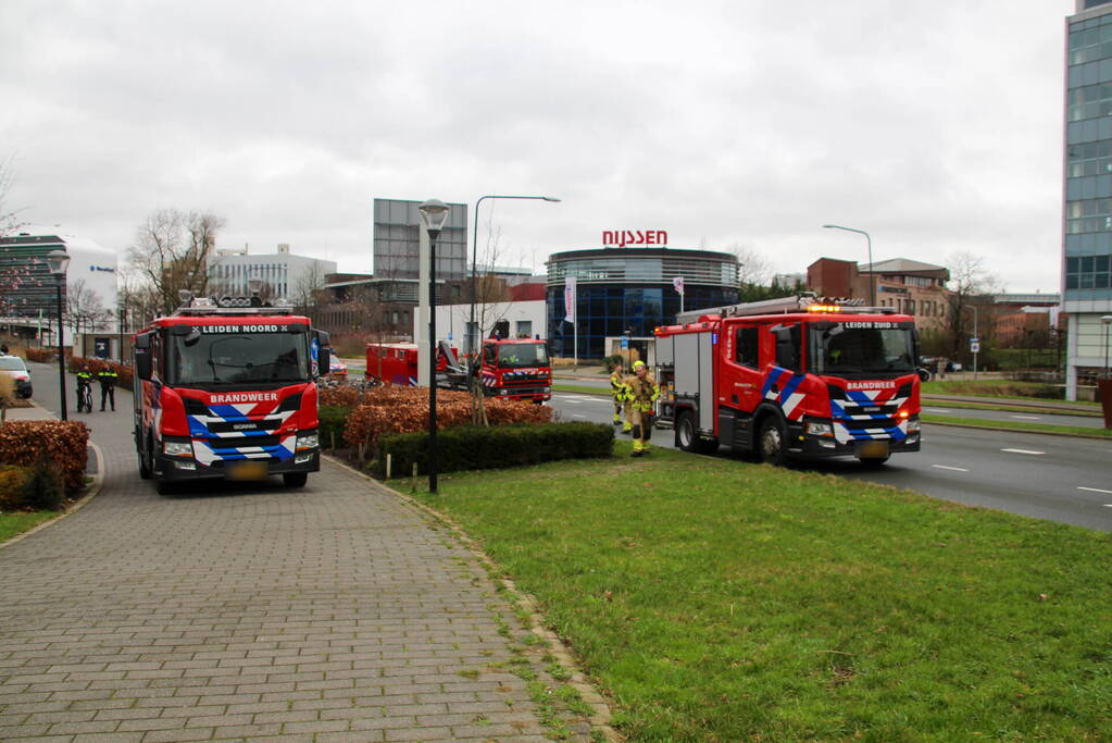 Veel hulpdiensten naar lekkage Universiteit Leiden