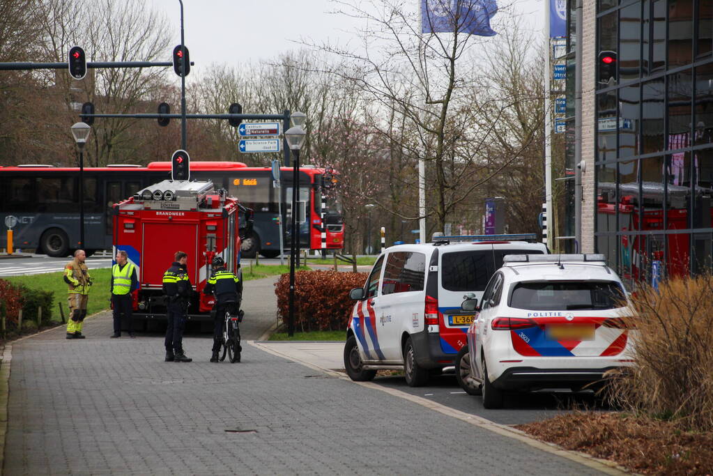 Veel hulpdiensten naar lekkage Universiteit Leiden