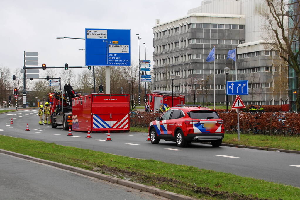 Veel hulpdiensten naar lekkage Universiteit Leiden