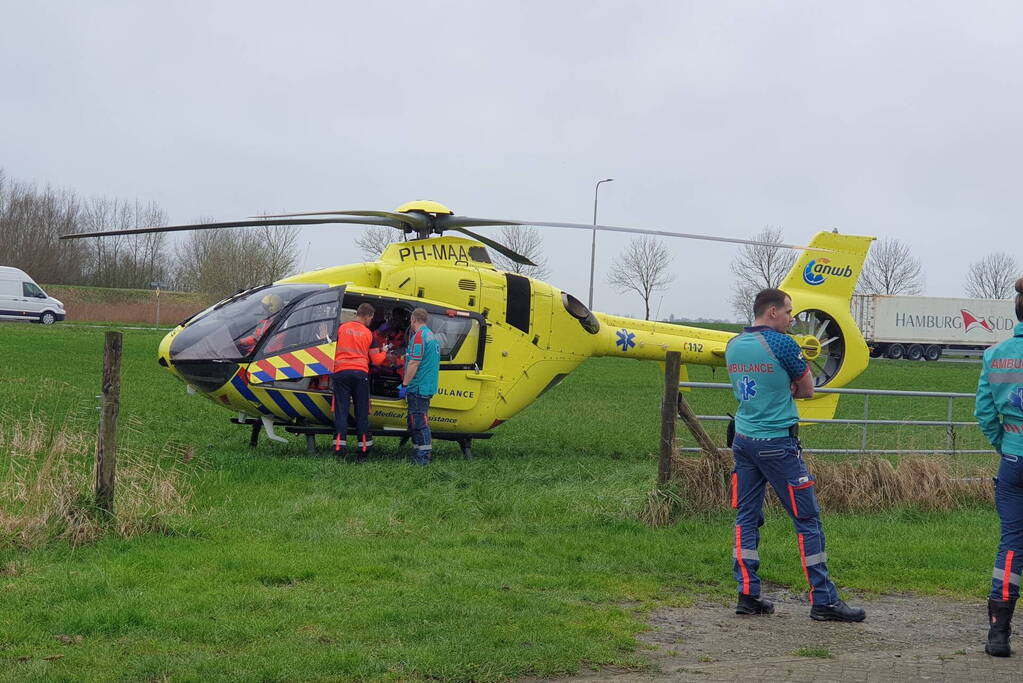 Traumahelikopter landt voor noodsituatie