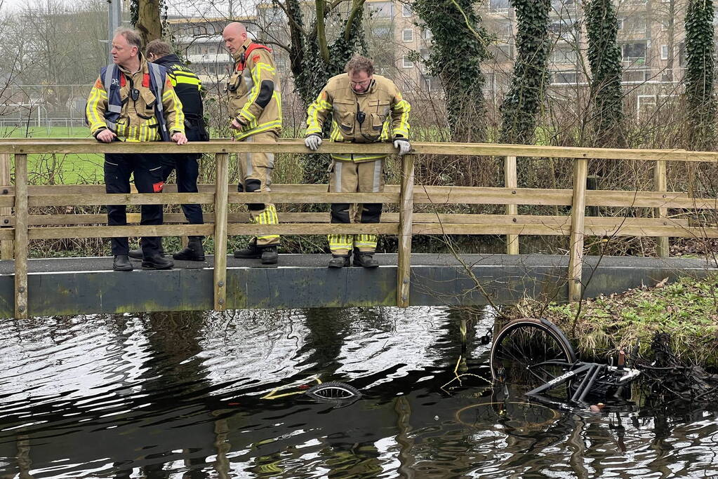 Brandweer ingezet voor voor fietsen in het water