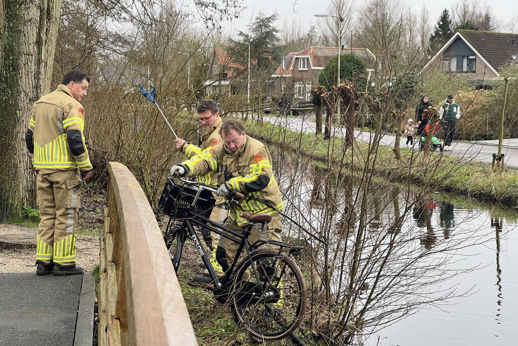 Brandweer ingezet voor voor fietsen in het water