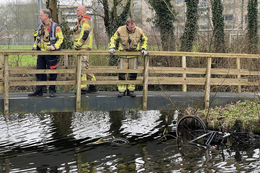 Brandweer ingezet voor voor fietsen in het water