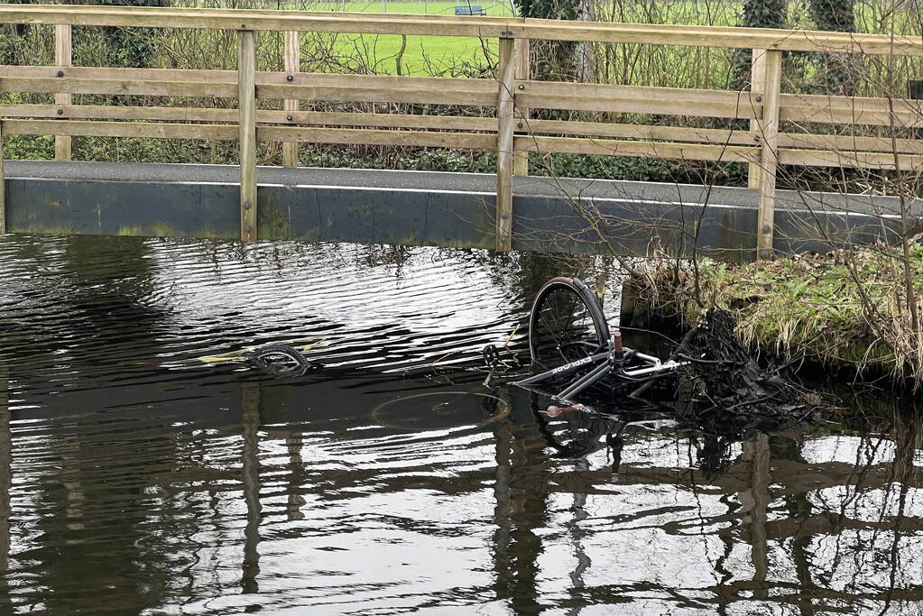 Brandweer ingezet voor voor fietsen in het water