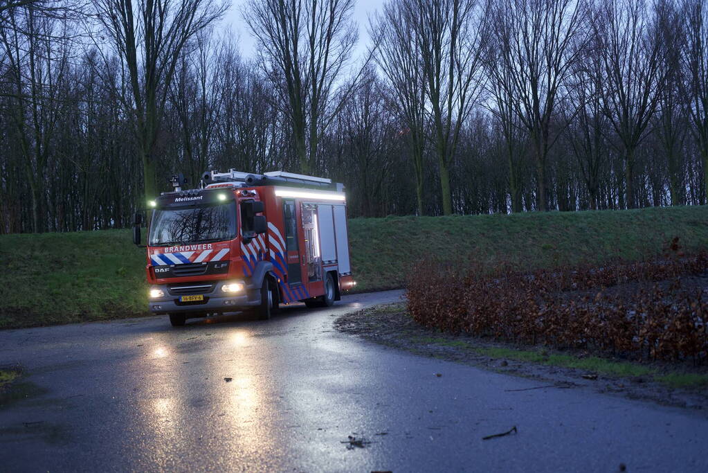 Omgewaaide boom beschadigd gasleiding