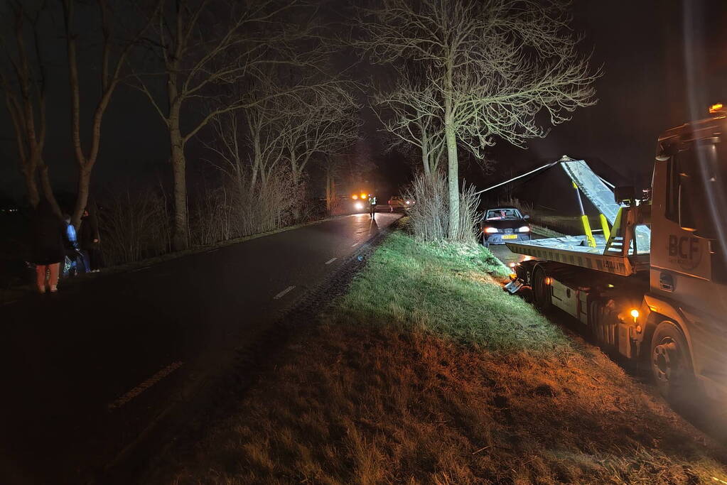 Auto belandt in sloot bij eenzijdig ongeval