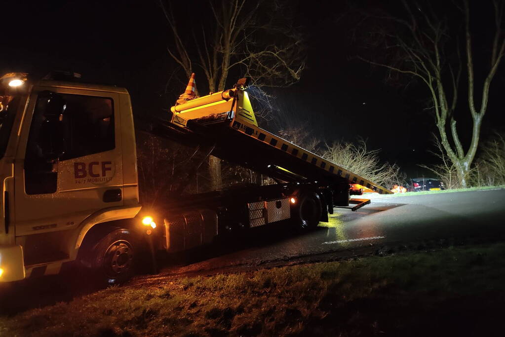 Auto belandt in sloot bij eenzijdig ongeval