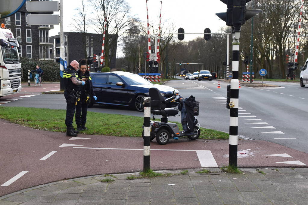 Persoon gewond na val met scootmobiel