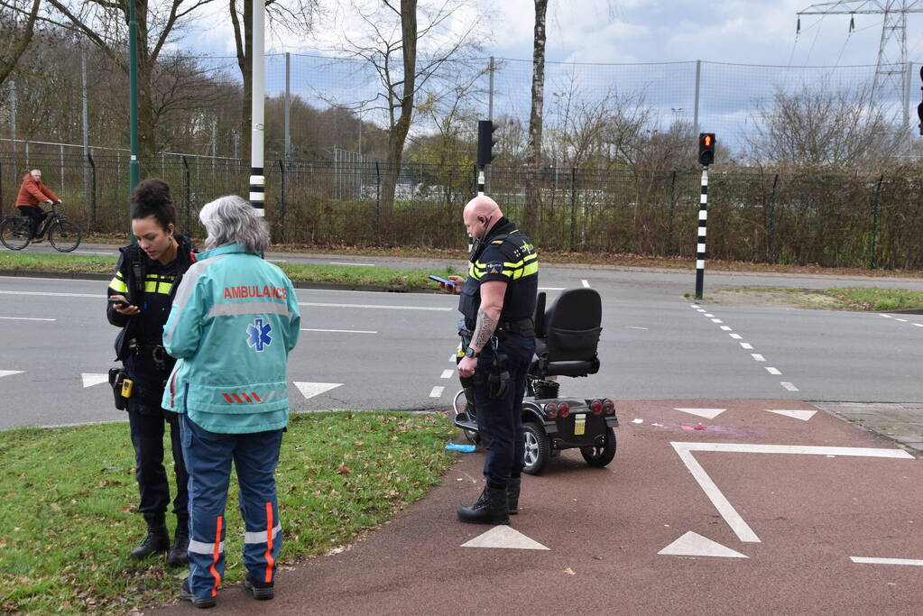 Persoon gewond na val met scootmobiel