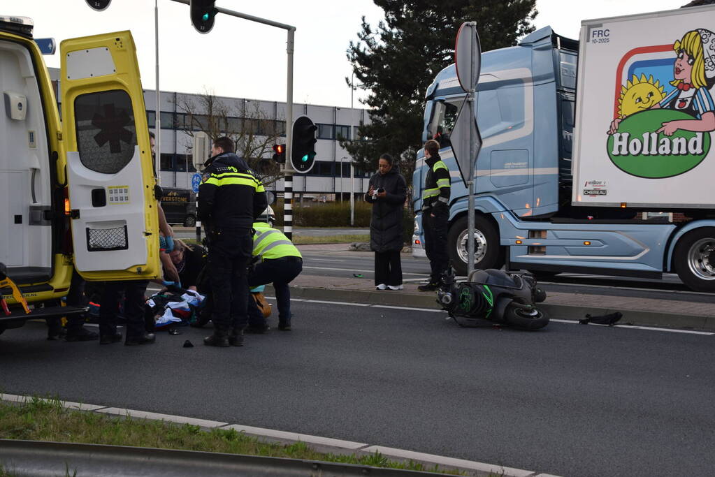 Scooterrijder gewond bij botsing met automobilist